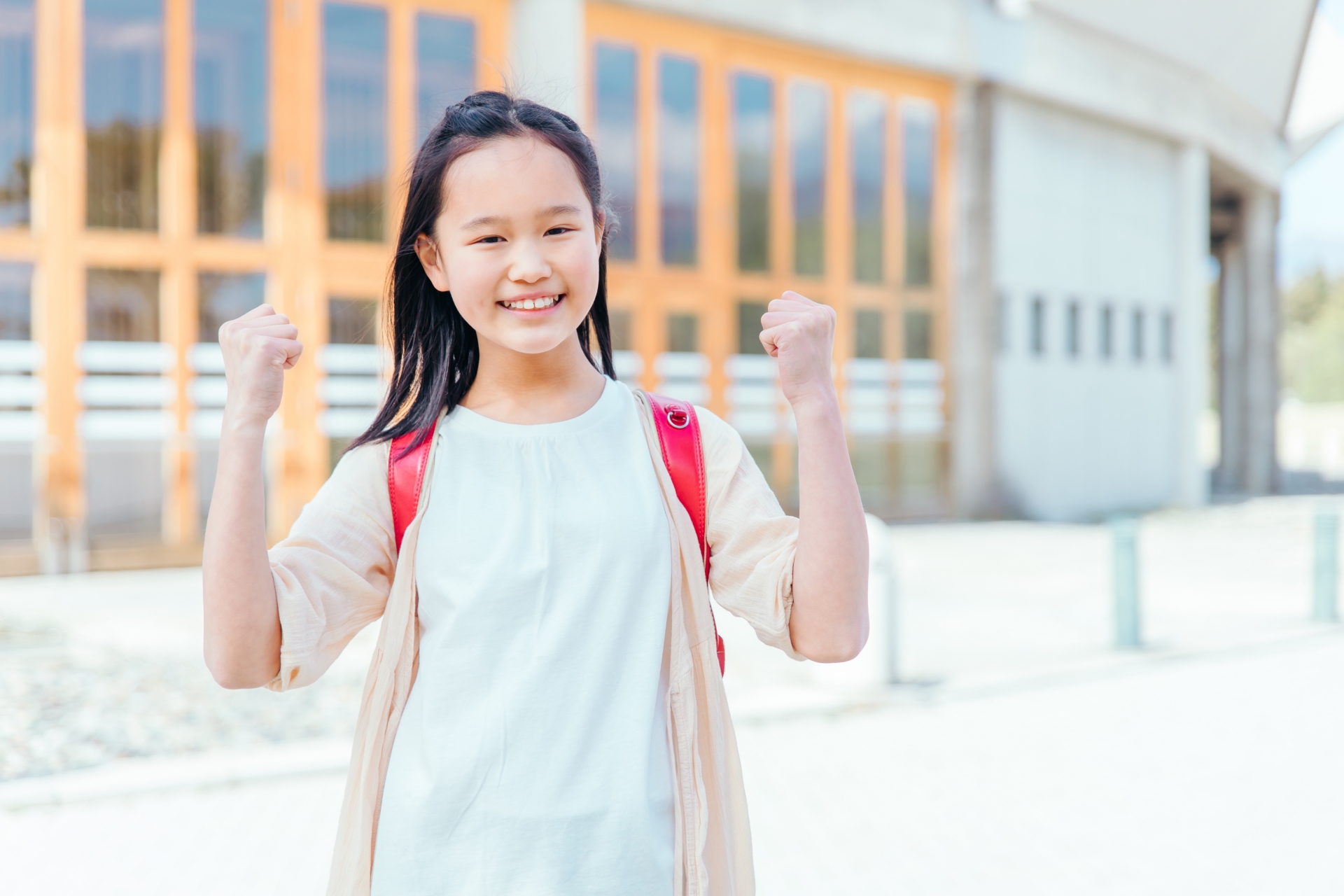 外で遊ぶお子さま